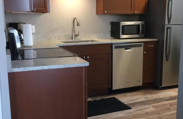 Square View Inn Suite 4