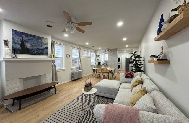 Squirrel Hill Modern and Cozy 3BR/2BA apartment with AC, WiFi