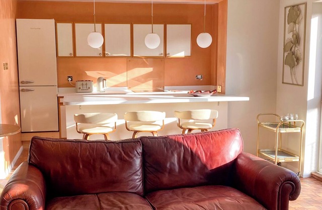St Albans Gem: Stylish Flat, Balcony, Easy Commute