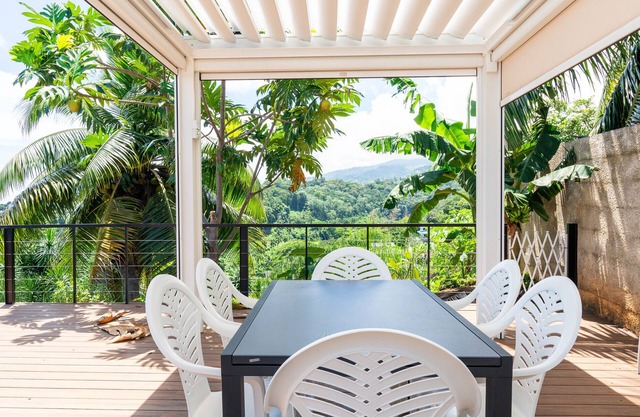 St Ame House Papeete with View & Pool