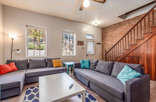 St. Charles 1860's Gem - Sleeps 6!