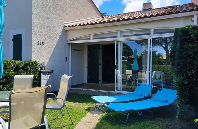 St Cyprien Air-conditioned house near the beach with swimming pool