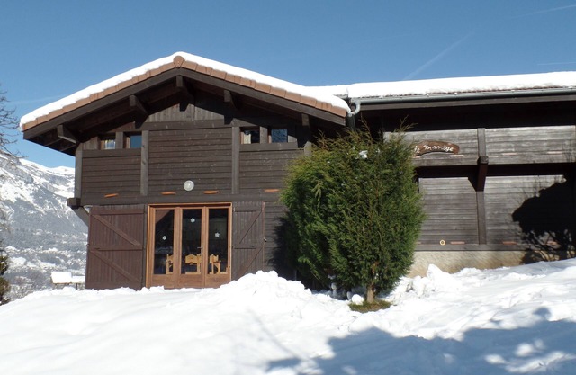 ST GERVAIS - MONT BLANC HAUTE SAVOIE - SMALL CHARACTER COTTAGE.