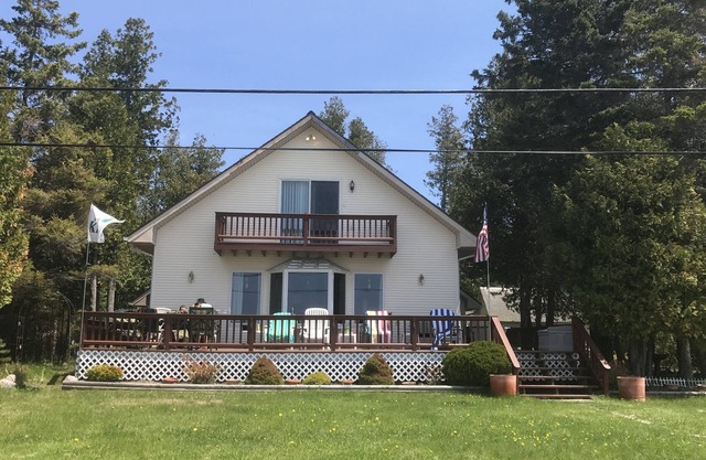 St. Ignace close to Mackinac Island Private Beach / lake Front on Lake Michigan