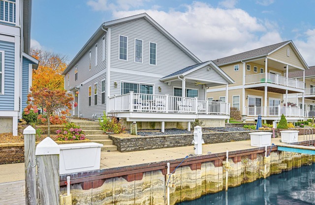 St Joseph River, Lake Michigan Access: Luxury Home