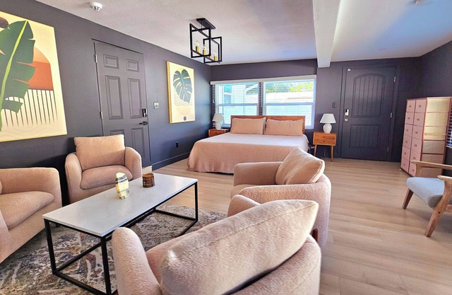 St Pete Beach Gem Getaway Home w/Patio! 8mi Beach