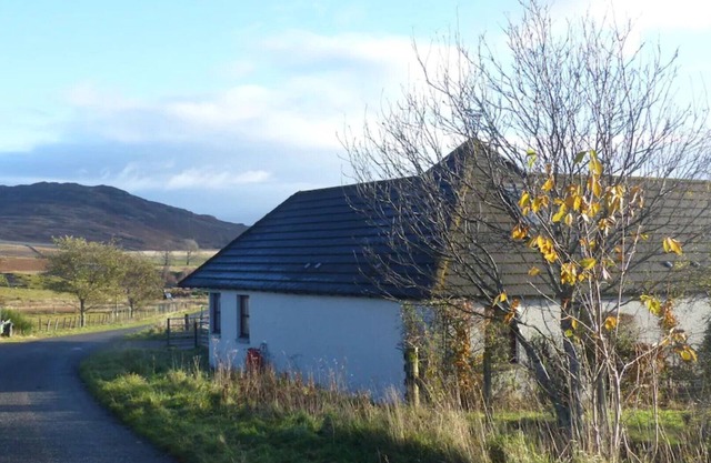 Stable Cottage With Stunning Views Of The Cairngorm Mountains And Local Wildlife