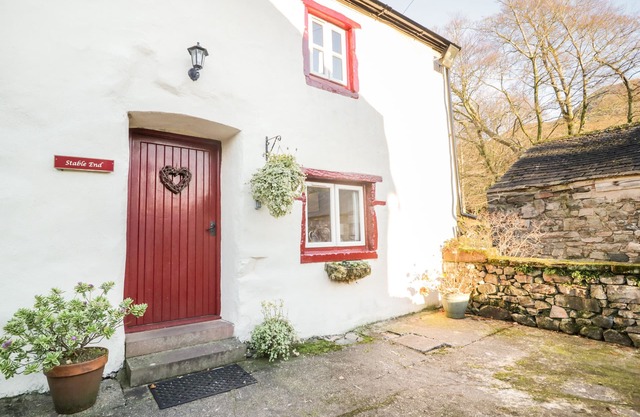 STABLE END COTTAGE, family friendly, with open fire in Nether Wasdale
