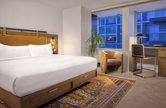 Standard King Room, Yours Truly DC, Pets are Allowed, Close to Lincoln Memorial