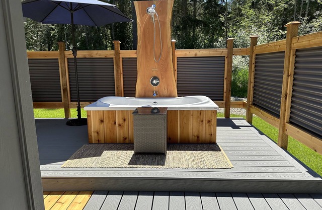 Star gazing double soaker tub 15 mins to beaches, hiking, biking and restaurants