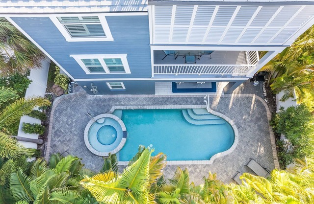 Starfish Paradise by Beach Boutique Rentals