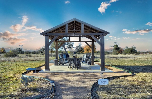 Stargazing Retreat at Lone Star Cottage