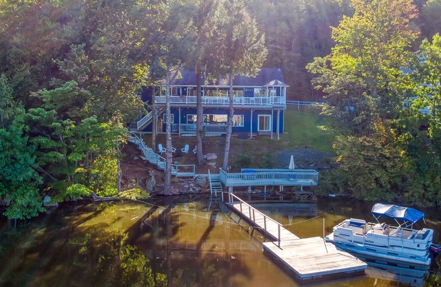 Starlight Lakehouse; Your Magical 5 Bdrm Getaway! W/BRAND NEW 7 SEATER HOT TUB!