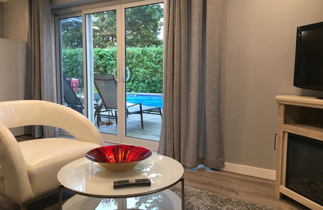 Starlight Poolside ~ 1 bedroom suite