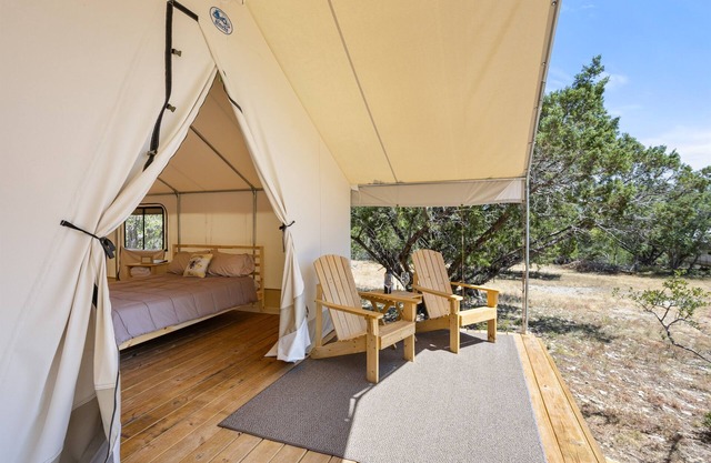 Starry Nights and Firelit Memories in Hill Country