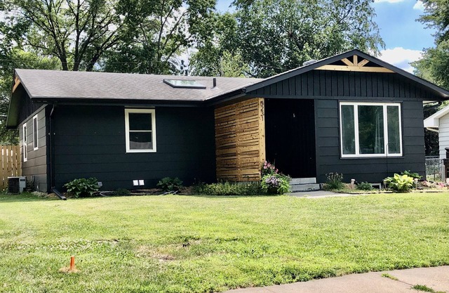 Stay at the Lazy Llama House with Self Check-In