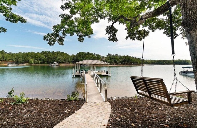 Stay awhile and RELAX at Lake Keowee, Clemson and the mountains!nThe 5 Seasons
