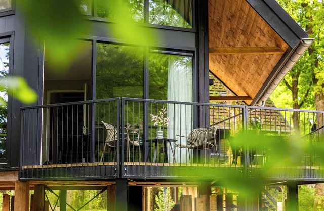 Stay different – pole home with 2 en-suites, perfect for 4 nature lovers.
