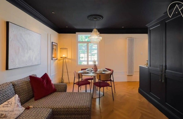 Stay in Style Opposite Windsor Castle| Parking