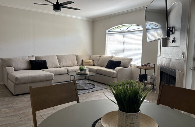 Stay in Style Scottsdale 1st Floor Condo! 8 minutes to Good Eats & Mayo Clinic