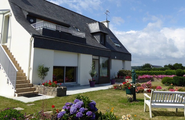 Stay in the Gulf of Morbihan with its multiple beaches and islands to discover