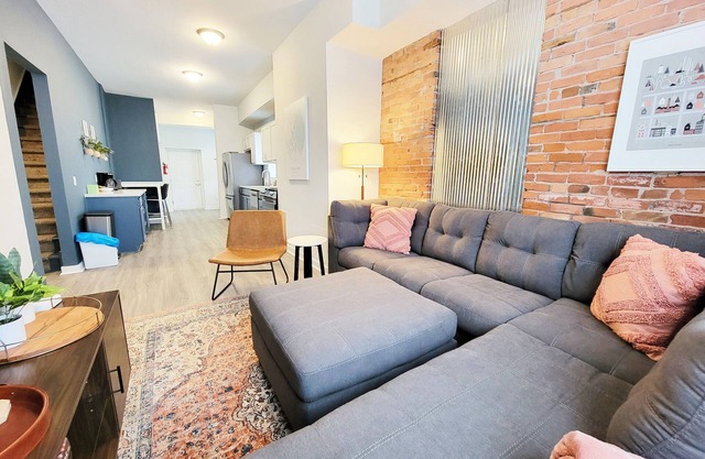 Stay Lincoln Park 4 | Craft District Condo