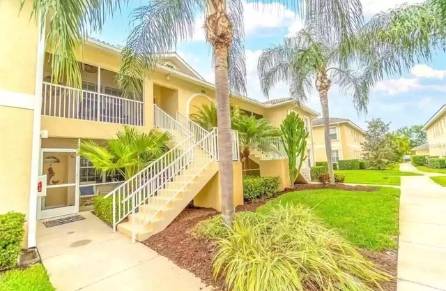 "STAY SALTY" Tastefully furnished, clean 2 bedrooms condo, Venice FL. Location!