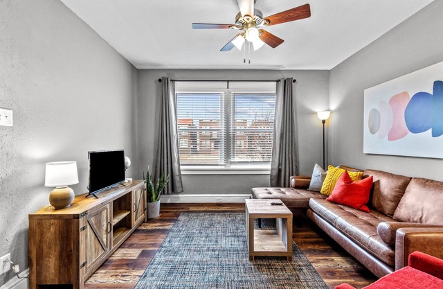 Stay STL*Long Term Stays*Private Balcony*Pets