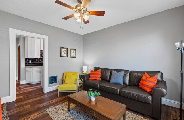 Stay STL*Long Term Stays*Private Balcony*Pets