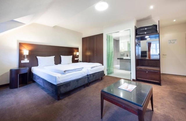 Stay Unit Near Lake Baldeney With Bistro Dining Parking Included Pets Allowed