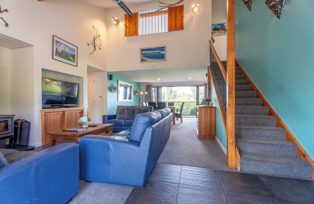 Stay7A: 4BR Modern Comfort, Sky TV, Views – Walk to Village & Pools