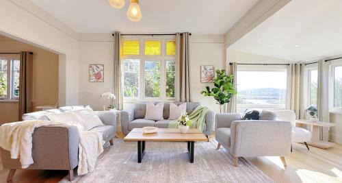 StayAU 2BR Home with Stunning Views in Tasmania