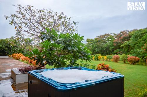 StayVista's Sianna Villa - Near Kihim Beach with Kitchen Garden & Recreational Facilities