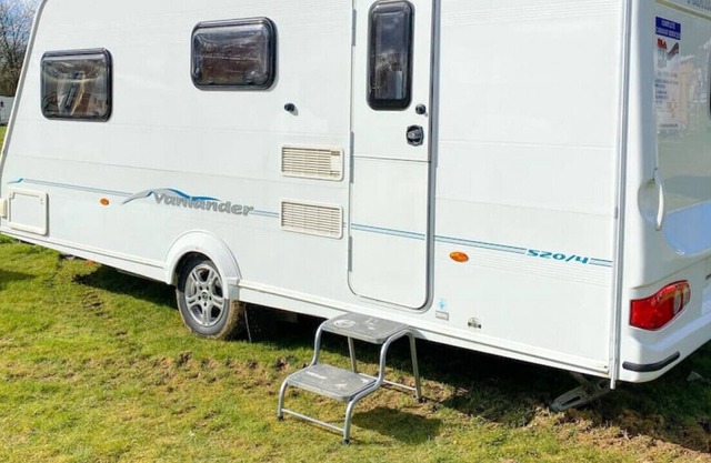 StayZo Vanlander Caravan - in Chiltern Hills