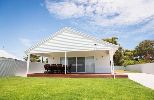 Stella Dais - Set off the main street, right in the heart of Robe