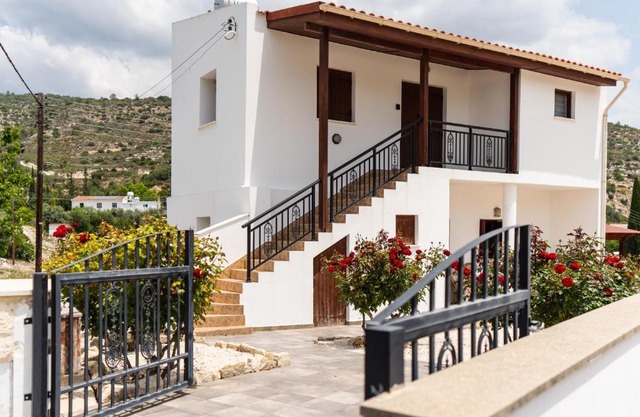 Steni Traditional Studio Apartment