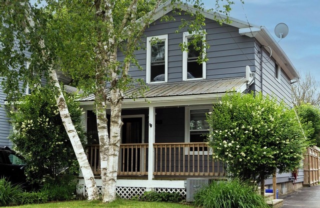 Steps away from the beach, perfect family getaway - 5 min walk to beach