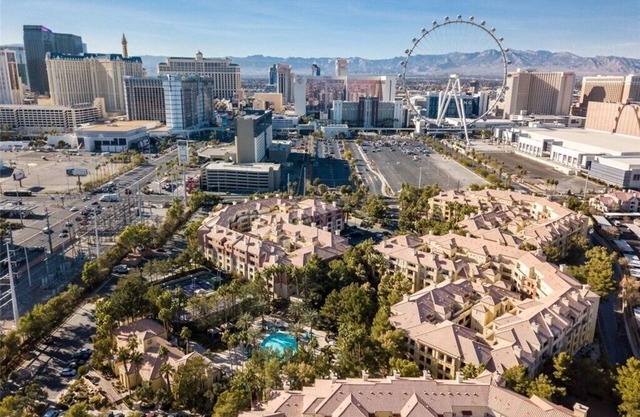 Steps away from The Fabulous Las Vegas Strip- Sleeps 6, Pool 30 night minimum!