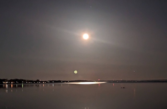 Steps from Private Beach! Silver Bay Retreat next to Sherkston Shores.