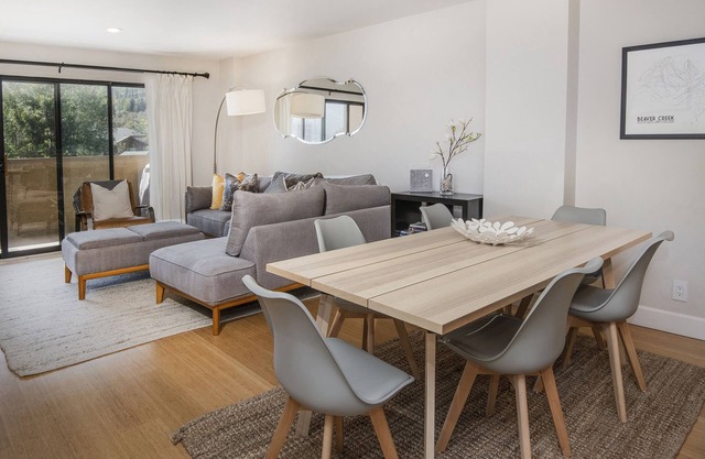 Steps from Riverfront Gondola, Modern Cozy Condo, Free Underground Parking