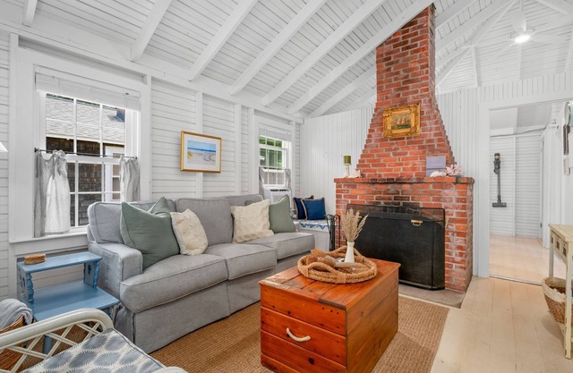 Steps from the Bay at Prestons Haven