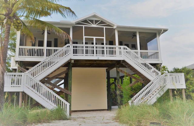 Steps from the Beach, Lagoon View, Pet Friendly