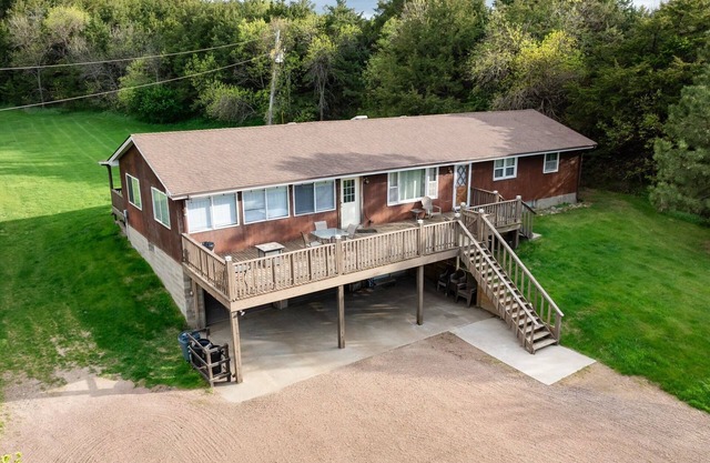 Steps from the water, firepit, large yard, family friendly