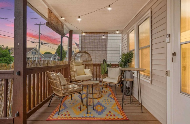 Steps to Beach | AC | Updated Kitchen |Pat's Porch