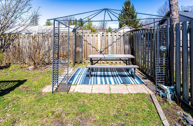 Steps to Crystal beach|Beach Passes|Fire pit|Hot tub|4 Cruiser bikes