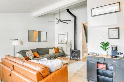 Steps to Lake and Kayaks Remodeled Townhome with AC