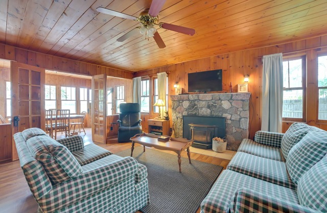 Steps to Lake: Cedarville Cabin 12 w/Shared Perks