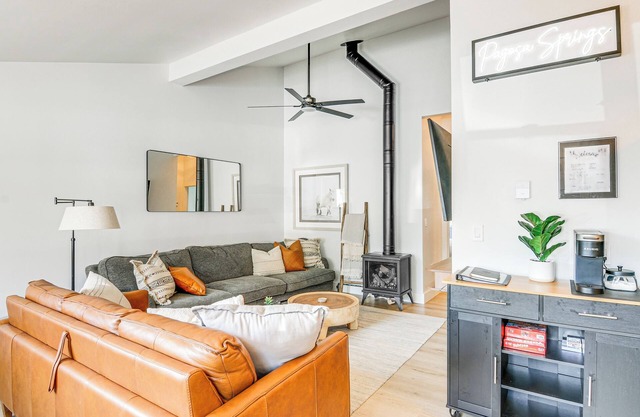 Steps to Lake + Kayaks: Remodeled Townhome with AC