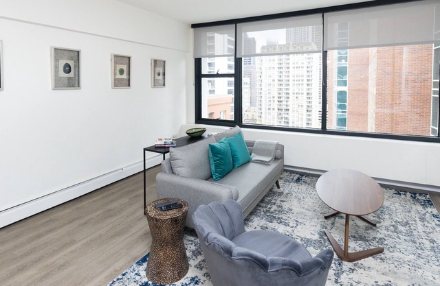 Steps to Mich Ave | Chic Suite with City View | Zencity