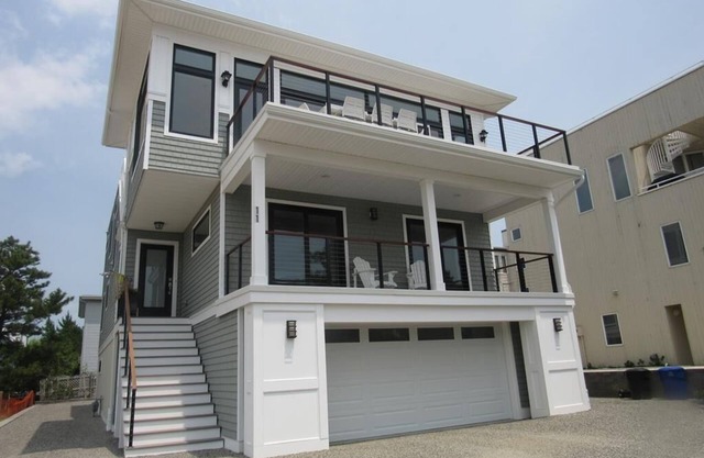 STEPS TO OCEAN 6 Bedroom House w/elevator